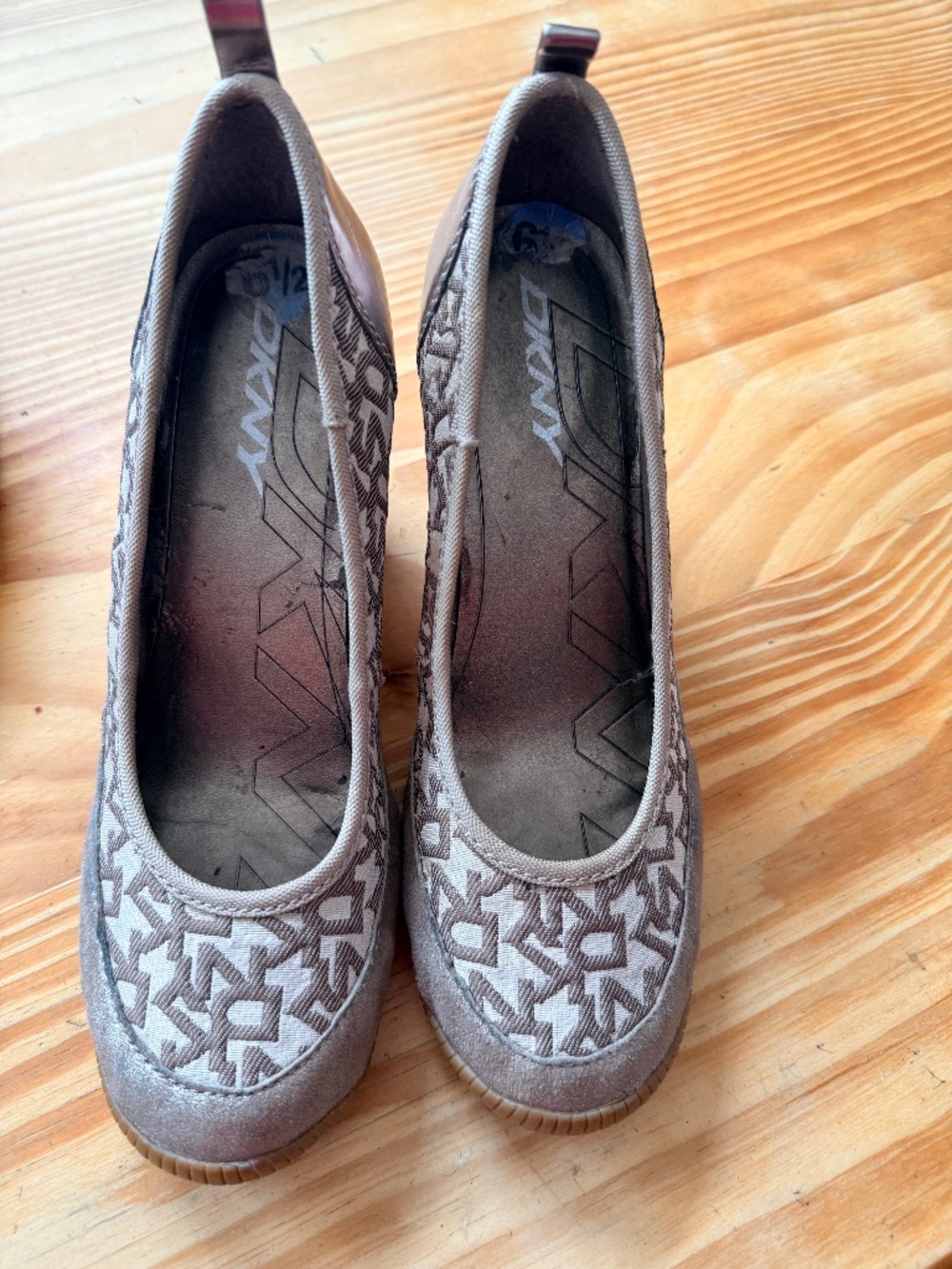 DKNY wedges